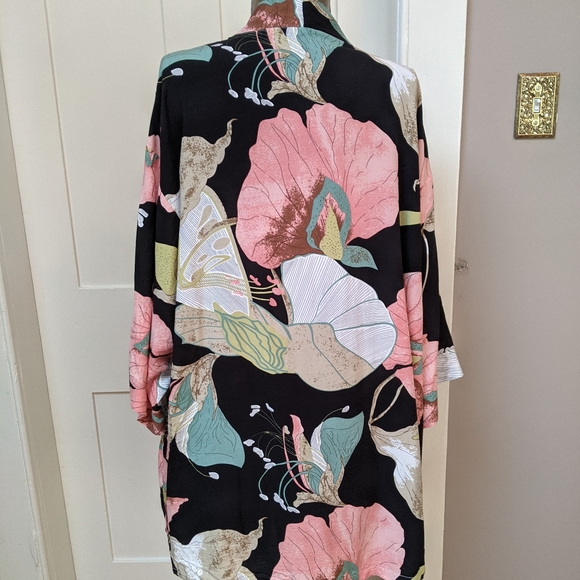 Dark floral kimono viscose robe - Picture 4 of 5
